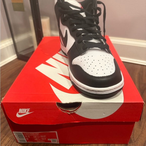 Women’s Nike High-Top Black and White Sneakers Panda - Picture 3 of 3